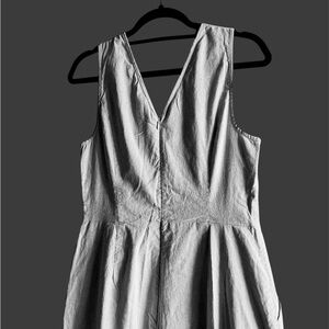 BCBG MAX AZRIA WOMENS SLEEVELESS  SIDE POCKETS PINSTRIPES  GRAY JUMPSUIT  SZ 10